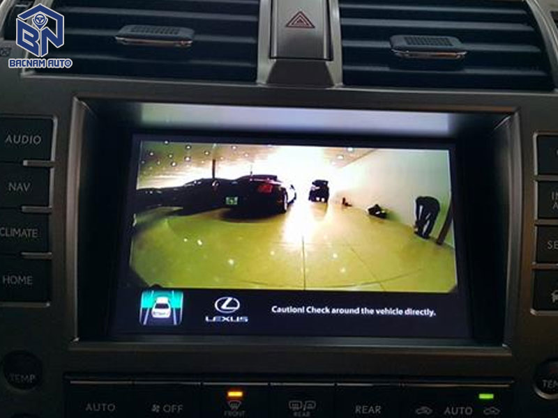 Hỗ trợ cho lái xe hệ thống nhìn toàn cảnh cộng thêm 4 camera chíp lõi CCD nét Full HD ở cấp độ cao và lắp ở